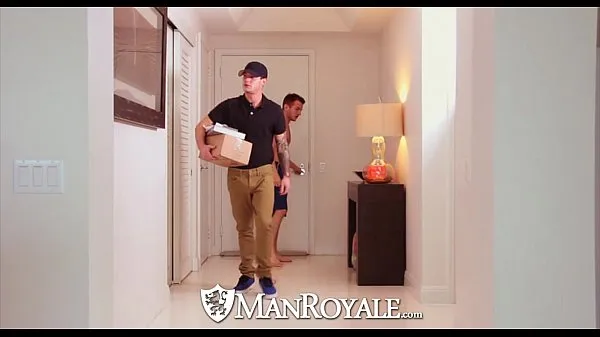 Tampilkan HD - ManRoyale New fuck toy is tested by the delivery guy Video segar