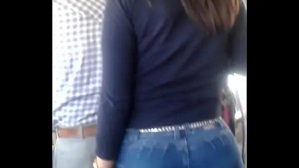 rich buttocks on the bus friss videó megjelenítése