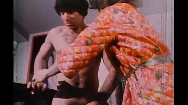 Zobraziť nové videá (The weirdos and the oddballs (1971) - Blowjobs & Cumshots Cut)