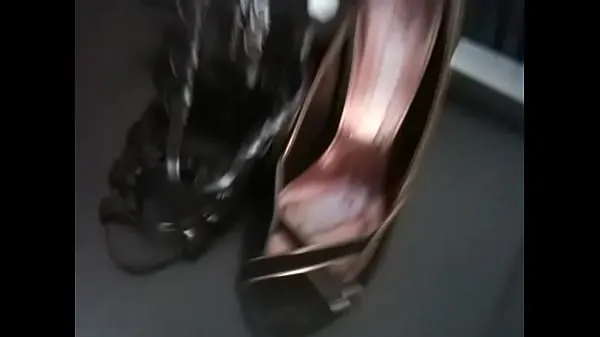 Εμφάνιση Cumming on my roommate shoes 07 φρέσκων βίντεο