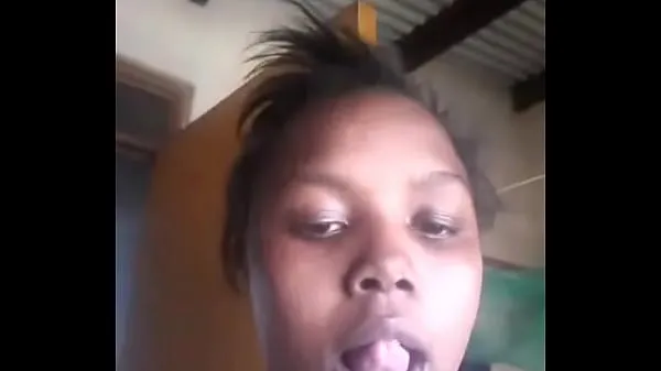 Toon horny dancing bitch in Kenya nieuwe video's