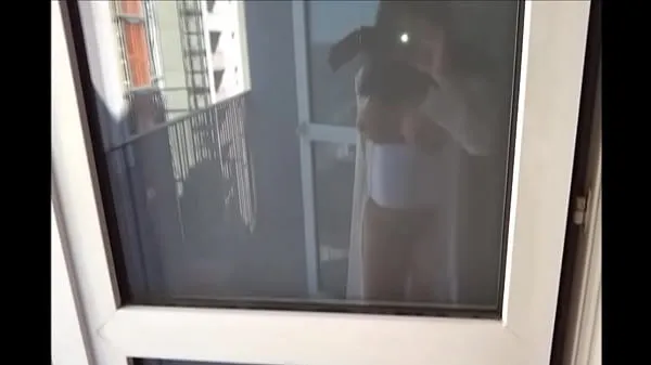 Показать seins nus sur la balconсвежие видео