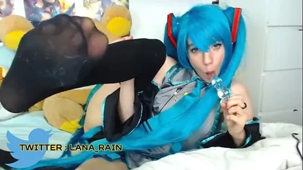 Pokaż Lana Rain cosplaying as Miku glass dildo cumshownowe filmy