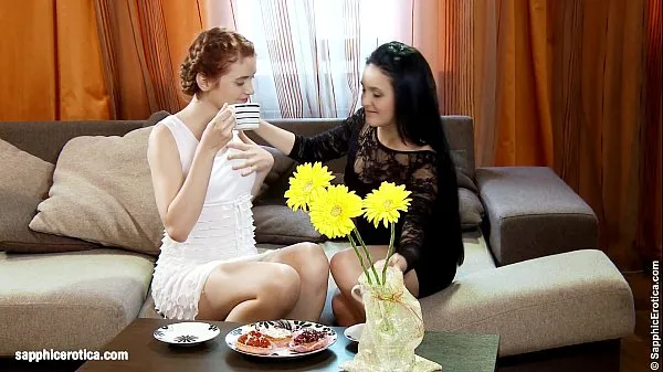 Afficher Coffeetime Tryst - de Sapphic Erotica baise avec Agnessa Lilianna nouvelles vidéos