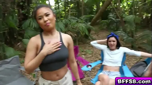새로운 비디오 Fine butt naked camp out hungry for a big cock 보여주세요
