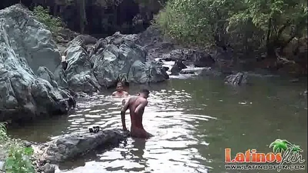 Afficher Trempé maigre Latino maigre-tremper avant orale 2some nouvelles vidéos