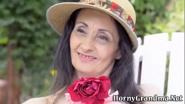 Mature granny facialized friss videó megjelenítése