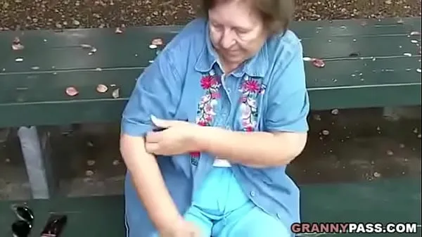 Show Granny Flashing In Public fresh Videos