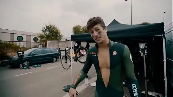 Zobrazit Cyclist With a Great Dick nových videí