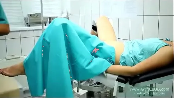 Prikaži beautiful girl on a gynecological chair (33 svežih videoposnetkov