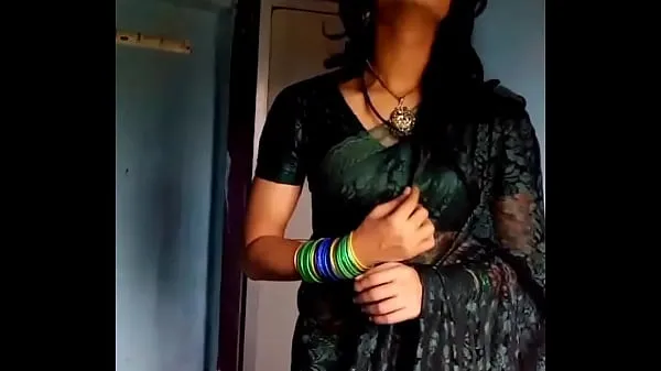 Tampilkan Crossdresser in green saree Video segar