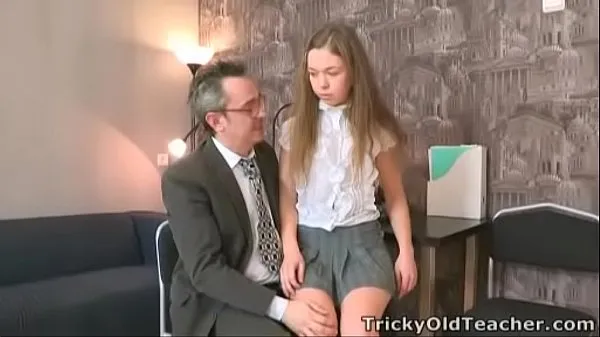 Mostrar Tricky Old Teacher - Sara se ve tan inocente vídeos nuevos
