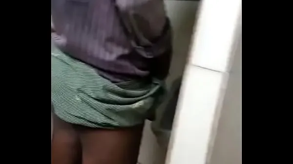 Mostrar mijando e segurando o pau de desi gay labour em lungi vídeos recentes