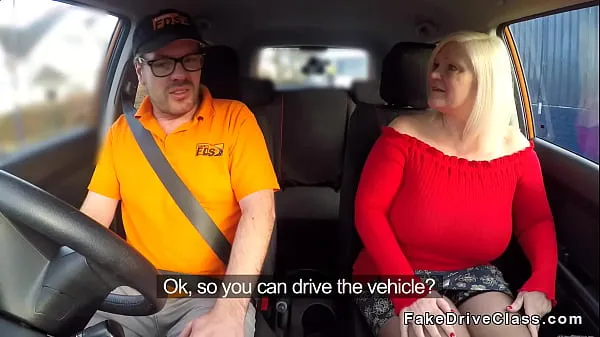 Prikaži Huge tits granny bangs driving instructor svežih videoposnetkov