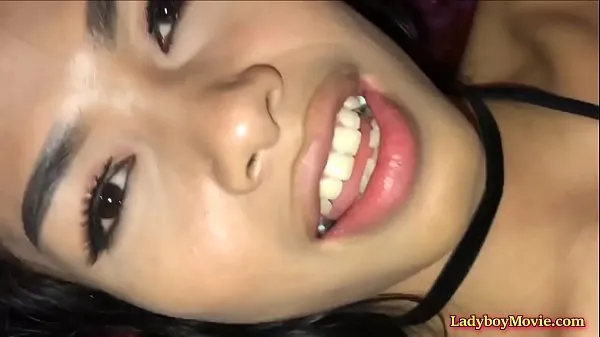 Toon Ladyboy Phatida Jerks Off And Sucks Dick nieuwe video's