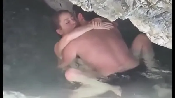 عرض A couple porn in cave مقاطع فيديو حديثة