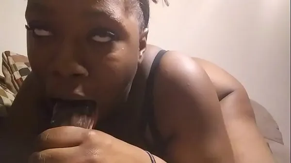 Vis DEMON HEAD , Sloppy Sucking,Gagging,c.,Deepthroatin on my BLACK THICK 10IN DILDO ferske videoer