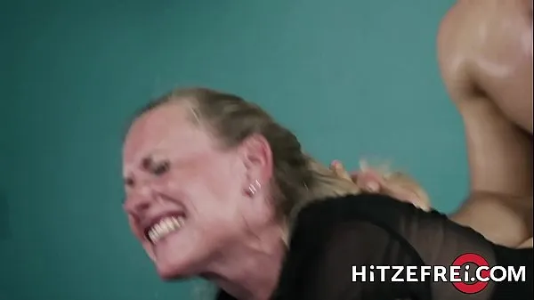 Εμφάνιση HITZEFREI Blonde German MILF fucks a y. guy φρέσκων βίντεο