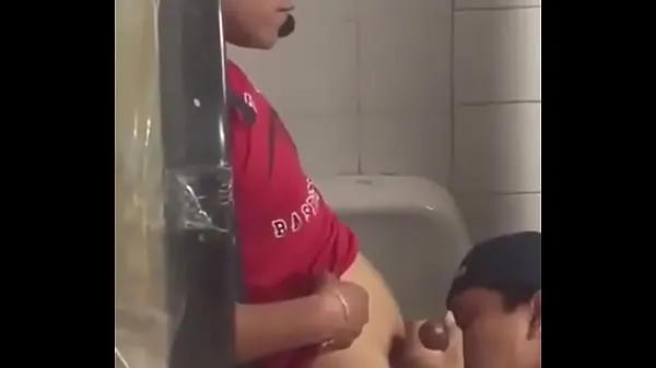 Prikaži Pinoy cock sucking in public toilet svežih videoposnetkov