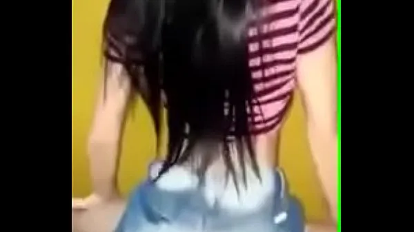 Mostrar Chica joven bailando funk en pantalones cortos vídeos nuevos