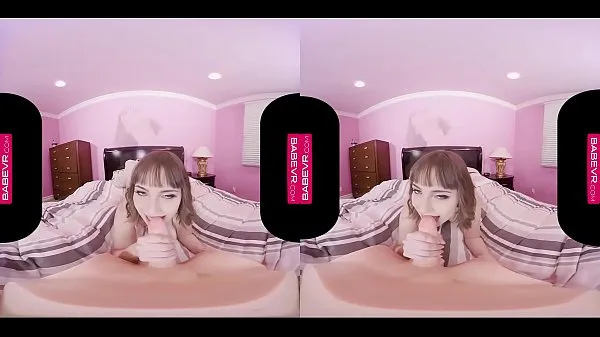 Tantalizing Jenna Sativa plays deep inside her pussy for you in VR Yeni Videoyu göster