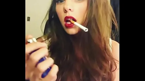 Vis Hot girl with sexy red lips nye videoer