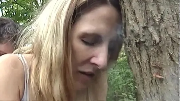 MILF Smoker Fucks Stranger on Public Trail Yeni Videoyu göster