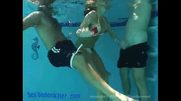 Zobraziť nové videá (Sandy Knight Underwater Threesome)