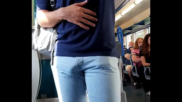 Afficher Big valise sur le gros train bombé nouvelles vidéos