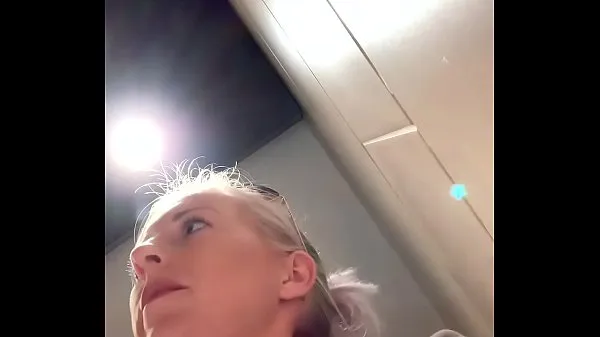 Näytä Horny in the restaurant! Fingered on the toilet to orgasm tuoretta videota