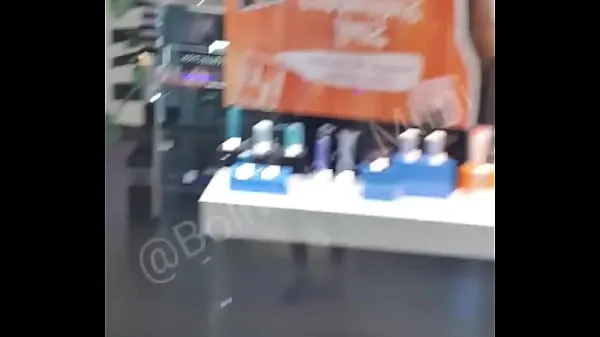 Mostra Nessuna mutandina al centro commerciale che fa schizzinuovi video