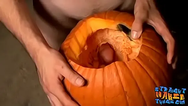 Näytä Deviant straight guys are fucking a pumpkin and masturbating tuoretta videota