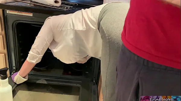 Show Stepmom is horny and stuck in the oven - Erin Electra fresh Videos