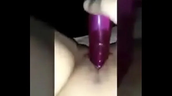 Zobraziť nové videá (Wife fucked bald pussy with a dildo)