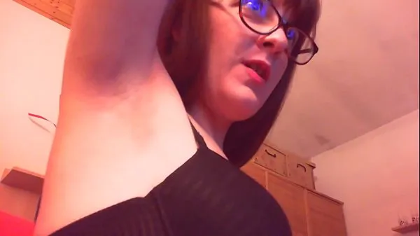 Come enjoy with me as I show you how I play with my sweaty armpits friss videó megjelenítése