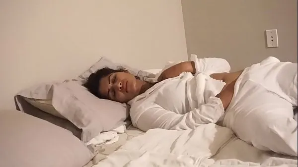 デシバビはベッドで自分自身をファック-マヤ 個の新鮮な動画を表示