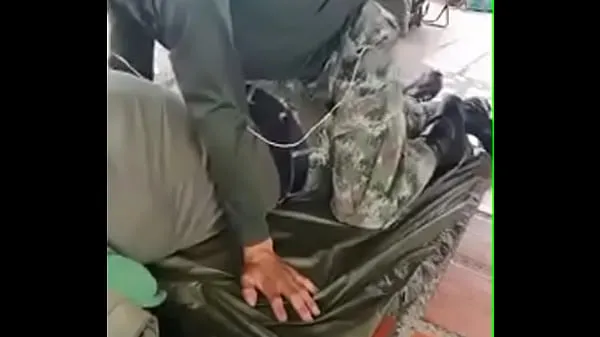 عرض military/soldiers groping مقاطع فيديو حديثة