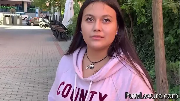 显示An innocent Latina teen fucks for money新鲜视频