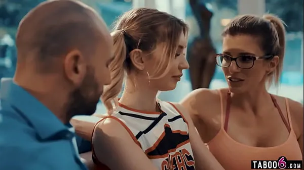 Visa Coach wife brings in tiny teen cheerleader for husband färska videor