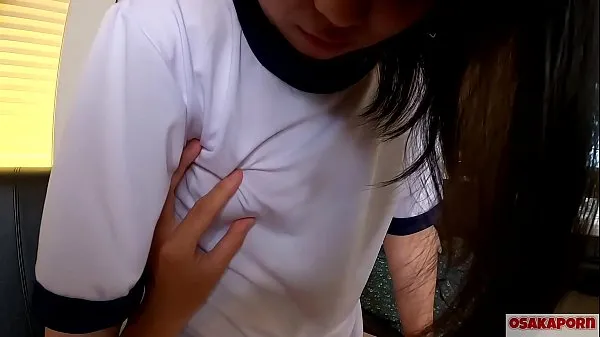 Afficher Une jeune fille japonaise de 18 ans raconte le sexe et montre de petits seins et une chatte mignons. Amateur asiatique se fait baiser et doigter. Mao1 OSAKAPORN nouvelles vidéos