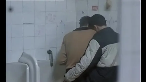 Prikaži Public toilet sex svežih videoposnetkov