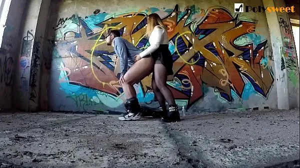 Afficher Peindre des graffitis, baiser un mec et donner du sperme sur ma poitrine (ancrage public risqué nouvelles vidéos