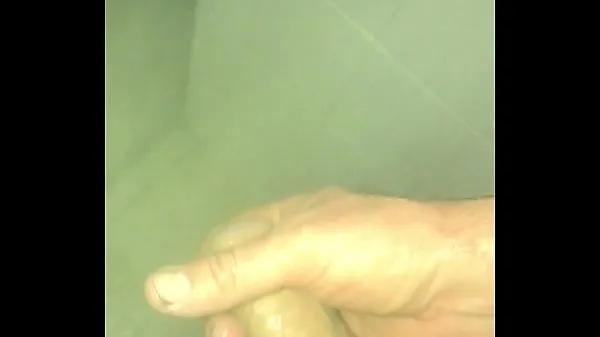 Mostrar Getting upright in the bath After having sex with the brunette vídeos nuevos