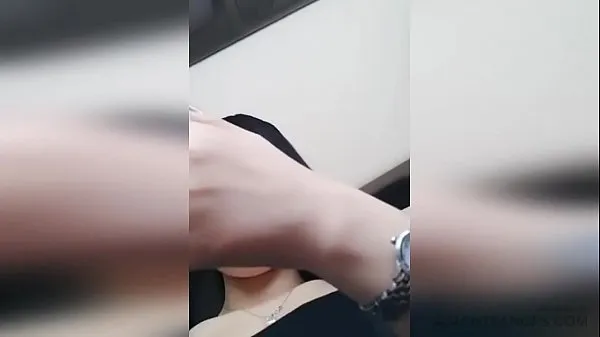 Mostra AMATORIALE) Una bella ragazzina asiatica fa un pompino in macchinanuovi video