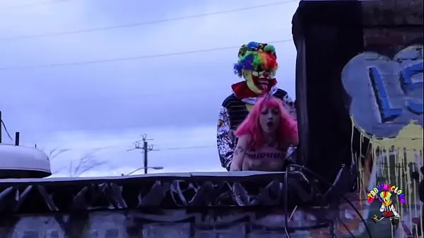 Zobraziť nové videá (Fucking this gothic chick on the roof)