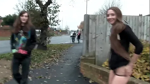 새로운 비디오 Naughty brunette teen babe Leyla pissing outdoors 보여주세요