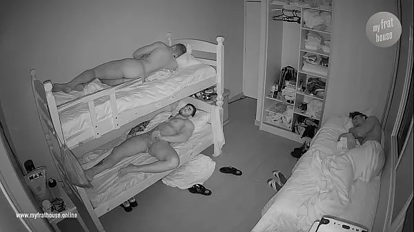 Mostrar Cámara oculta real en el dormitorio de los chicos por la noche vídeos nuevos