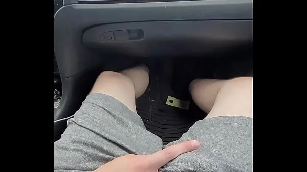 Prikaži public car handjob and cumshot in mouth blowjob svežih videoposnetkov