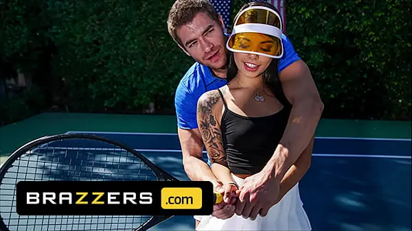 Show Xander Corvus) Massages (Gina Valentinas) Foot To Ease Her Pain They End Up Fucking - Brazzers fresh Videos