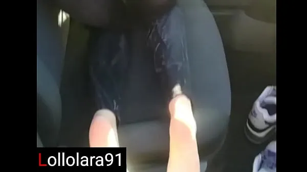 Mostra stavo succhiando l'uccello di mio marito e un guardone mi ha sborrato sui piedinuovi video